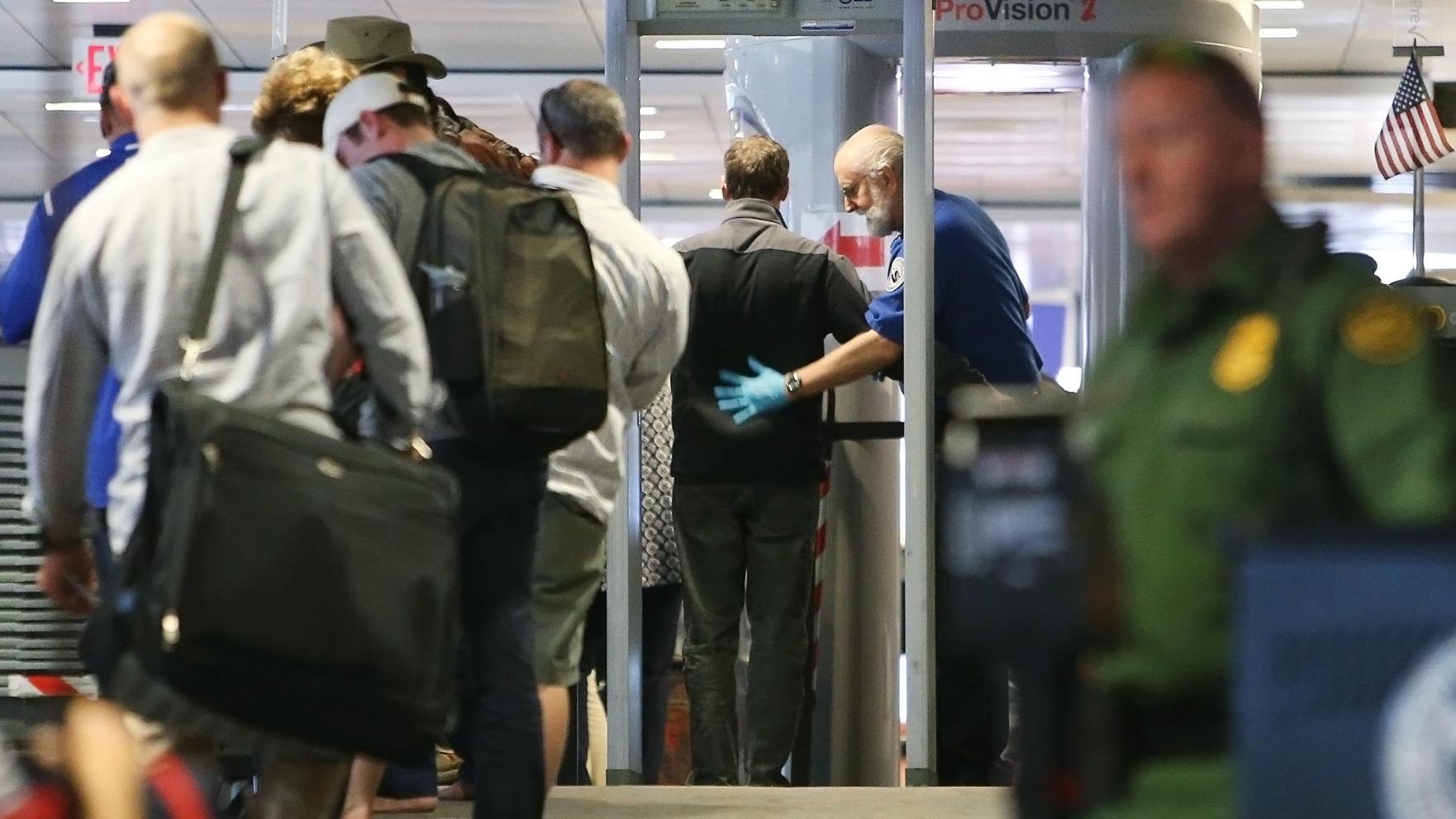 Thanksgiving travel to rise 6%; tips for flying from Tucson